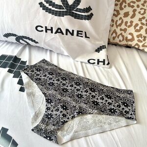 Victoria’s Secret No-Show Sexy HipHugger